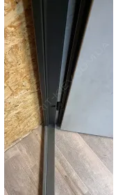 Дверная коробка изготовлена ​​из гнутого профиля
