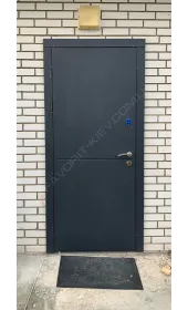 Входные уличные двери «Равон», два контура уплотнения, толщина полотна 75 мм.
