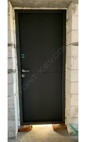 Вхідні вуличні двері «Равон», два контура ущільнення, товщина полотна 75 мм.